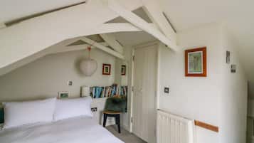 2 dormitoris, decoració individual i mobiliari individual