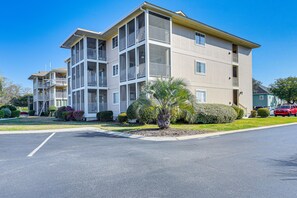 Exterior - 2 Blocks to Ocean: North Myrtle Beach Condo! (North Myrtle Beach)