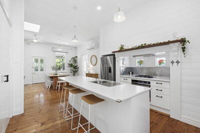 Ye Olde St Leonards Hotel Pet Friendly Sleeps 9