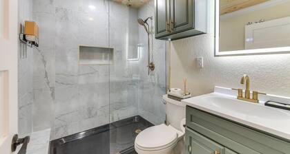 2 Mi to Dtwn: Chic Waco Studio w/ Fire Pit!