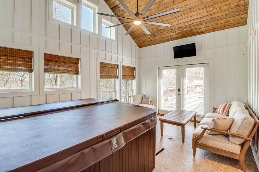'The Hamilton Heber Springs' Home W/ Hot Tub! - Heber Springs, AR