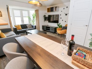 Dining - 20 Bishops Way (Falmouth)