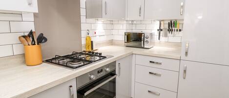 洗碗机、电热水壶、烤面包机、厨具/餐具