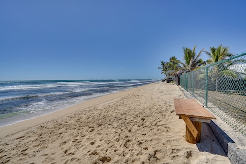 Ewa Beach Apartment w/ Beach Gear ~ 1 Mi to Ocean!
