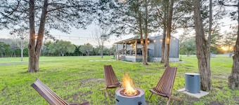 Near Majek Vineyard: Private Schulenburg Cabin