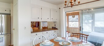 Pet-Friendly Higden Getaway < 1 Mi to Marina!