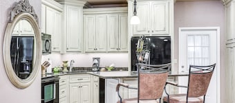 Pet-Friendly Dover Cottage w/ Deck + Mtn Views!