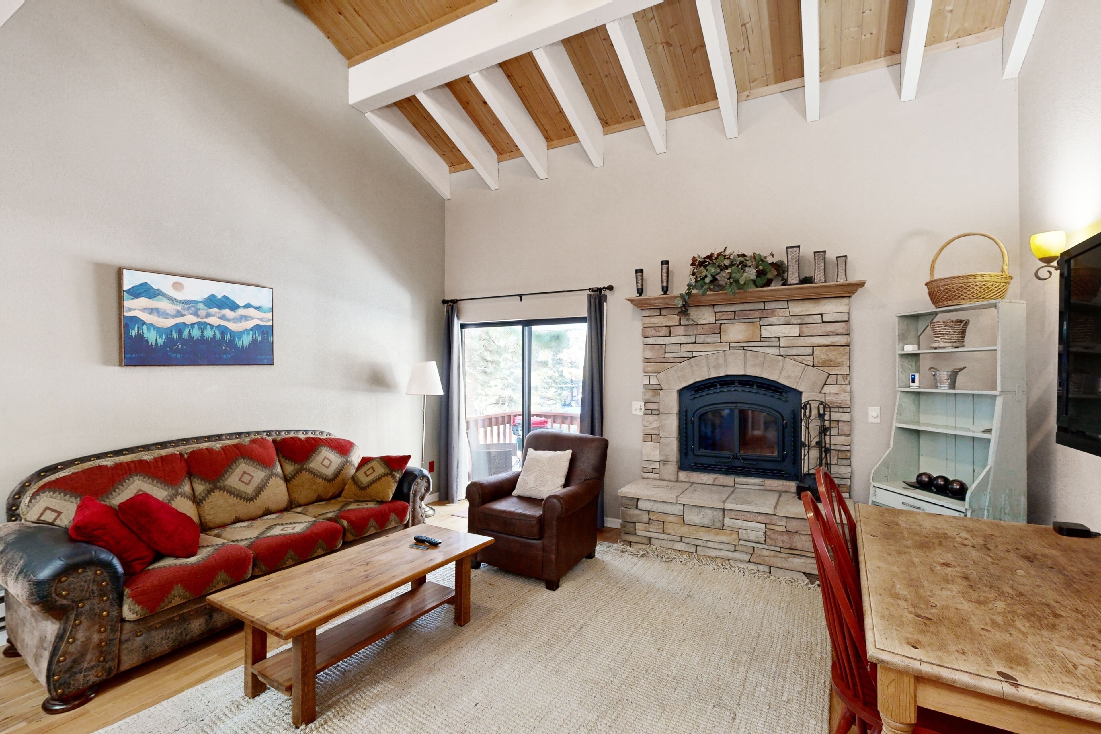 Two-story townhouse near central Incline Village with deck & fireplace
