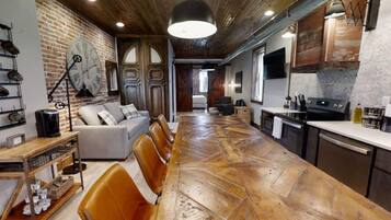 Khu vực ăn uống tại phòng