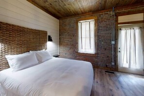 獨特裝潢、布置獨特、書桌、筆電工作空間