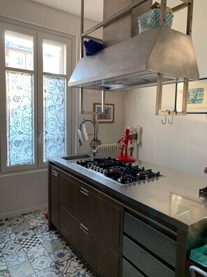 Oven, stovetop, dishwasher