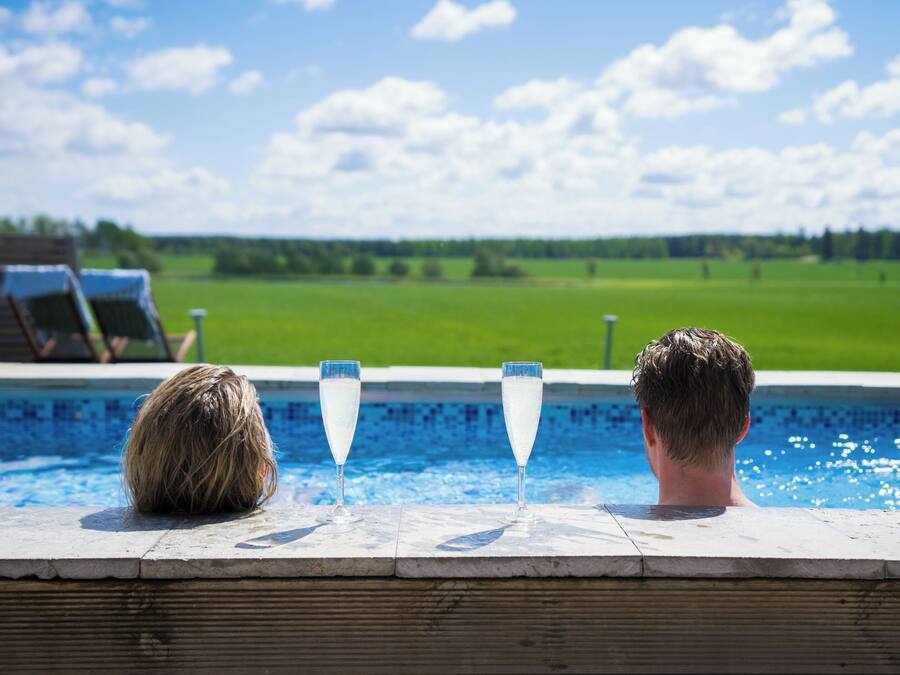 Couples treatment room(s), sauna, steam room