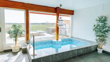Behandelingskamers voor koppels, een sauna, een stoombad