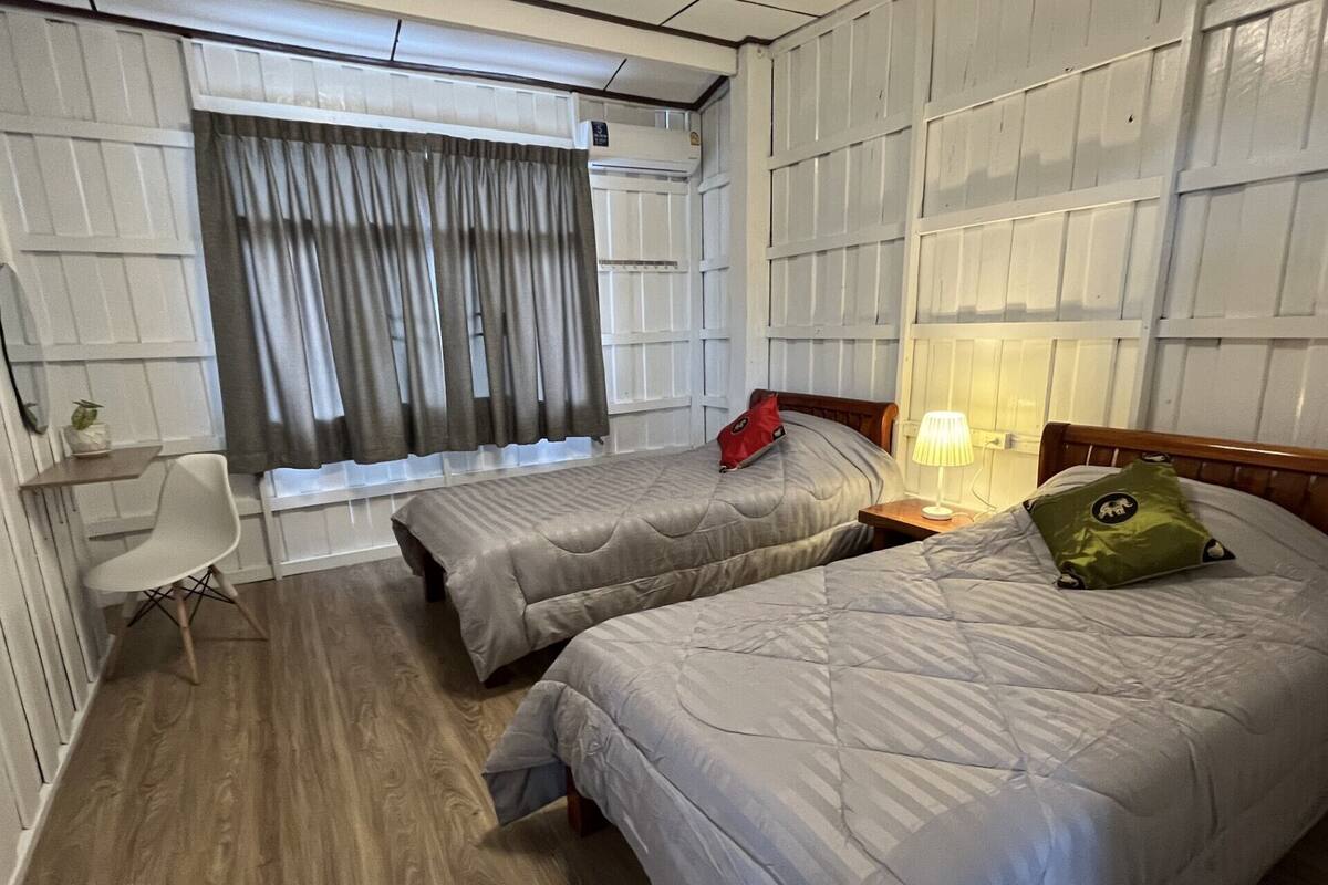 Standard Twin Room, Shared Bathroom | WiFi (free), bed sheets