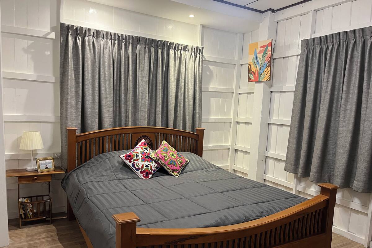 Standard Double Room, Shared Bathroom | WiFi (free), bed sheets