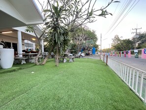 ด้านหน้าที่พัก