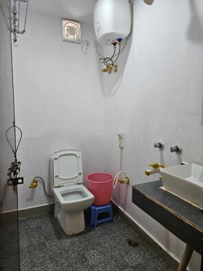 Classic Triple Room | Bathroom - Vrindavan Resort (Mathura)