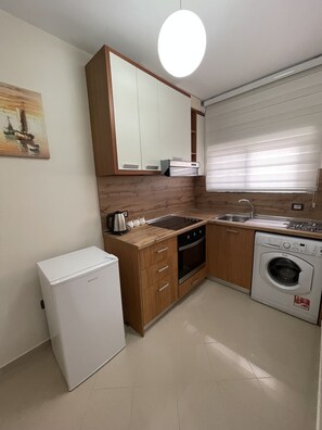 Comfort Apartment, Non Smoking, Kitchen | Private kitchen | Full-size fridge, oven, toaster, cookware/dishes/utensils - Peace Apartments (Durrës)