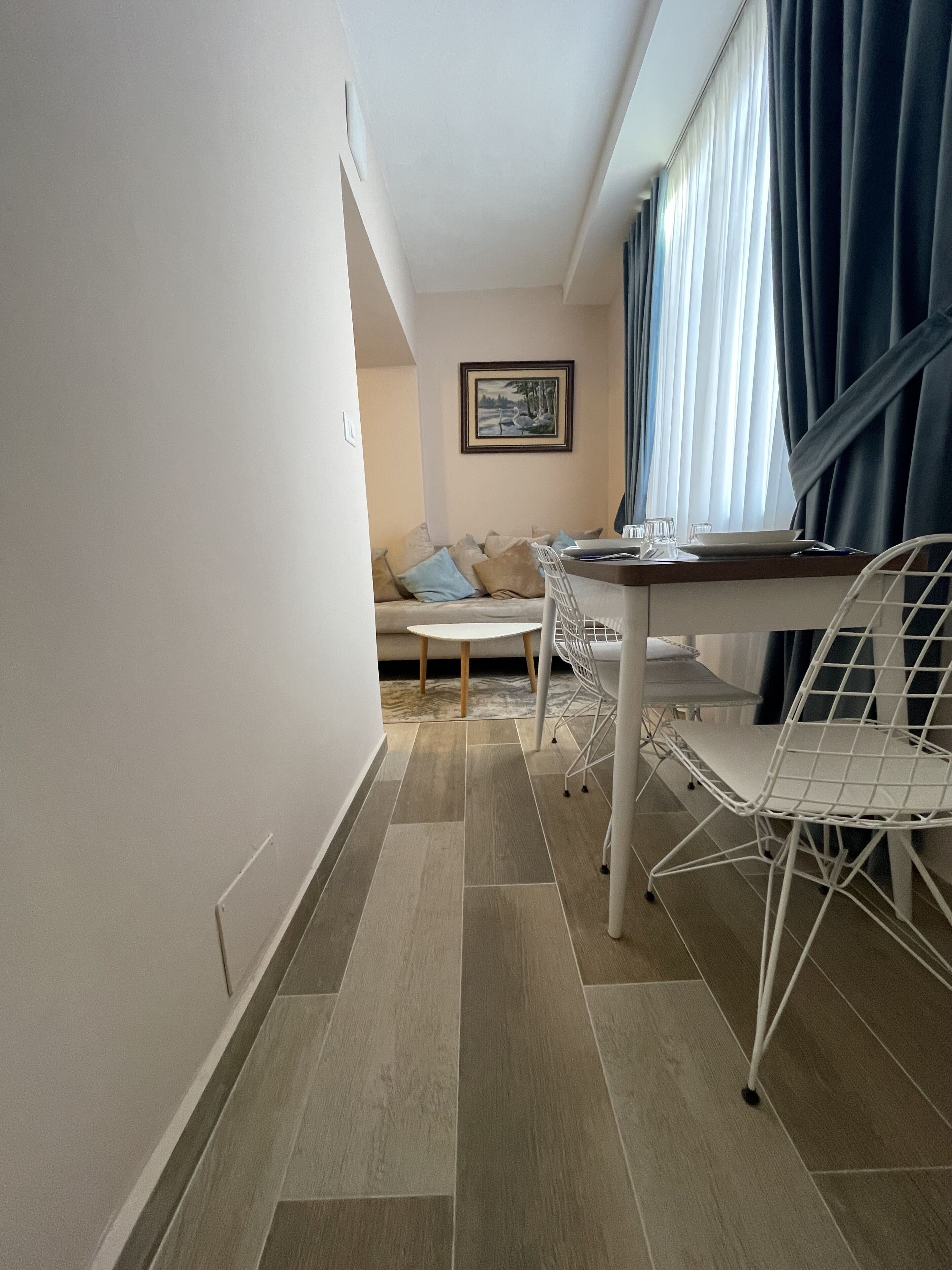 Deluxe Studio | Living area | Flat-screen TV