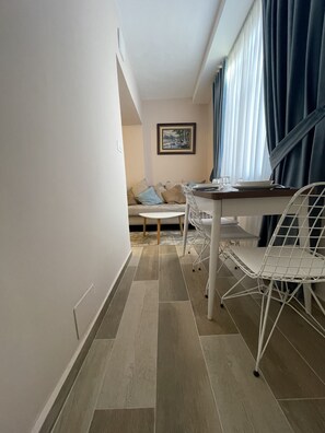 Deluxe Studio | Living area | Flat-screen TV - Peace Apartments (Durrës)