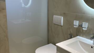Comfort-Apartment, Nichtraucher, KĂŒche | Badezimmer