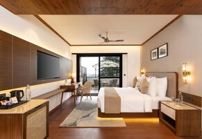 Deluxe Double Room | Premium bedding, Select Comfort beds, minibar, in-room safe