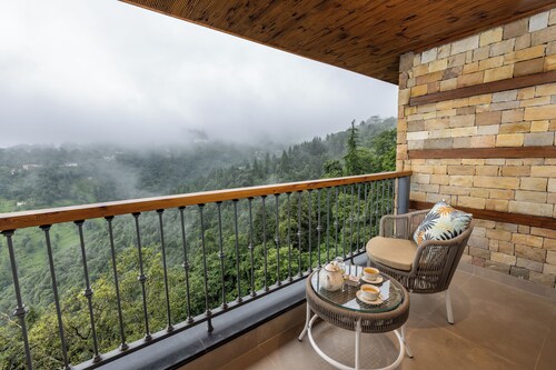 jüSTa Hollow Oak, Mussoorie