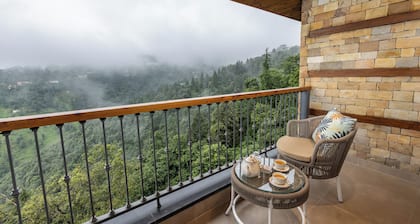 jüSTa Hollow Oak, Mussoorie