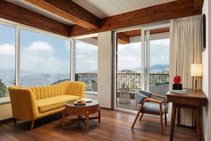 普通套房, 露台 | 客廳 | 52 吋平面電視連衛星電視頻道、Netflix、串流服務