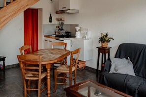 Dining - Cottage "Volcans" - 4 people, peaceful, close to Puy-de-Dôme, Vulcania, Lemptegy (Gelles)