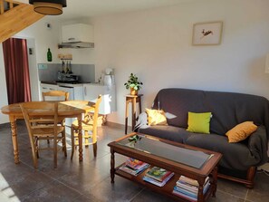 Books - Cottage "Volcans" - 4 people, peaceful, close to Puy-de-Dôme, Vulcania, Lemptegy (Gelles)