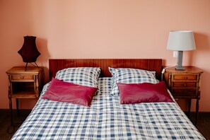 2 bedrooms, travel cot, free WiFi - Cottage "Volcans" - 4 people, peaceful, close to Puy-de-Dôme, Vulcania, Lemptegy (Gelles)