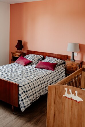 2 bedrooms, travel cot, free WiFi - Cottage "Volcans" - 4 people, peaceful, close to Puy-de-Dôme, Vulcania, Lemptegy (Gelles)