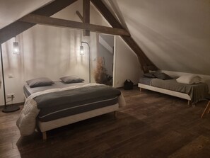 4 bedrooms, iron/ironing board, free WiFi