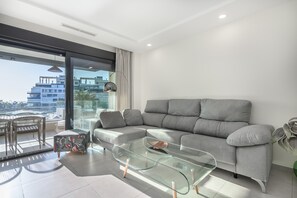 TV - Ocean Homes by Ĥ - Haraganes Beach HOHH7104P70 (Isla Canela)