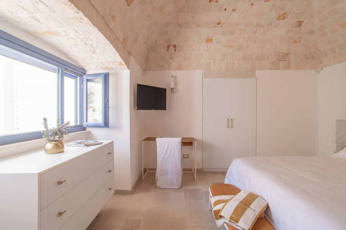 ملاءات إيطالية من طراز فريتي وأغطية فراش متميزة وألحفة محشوة بالريش