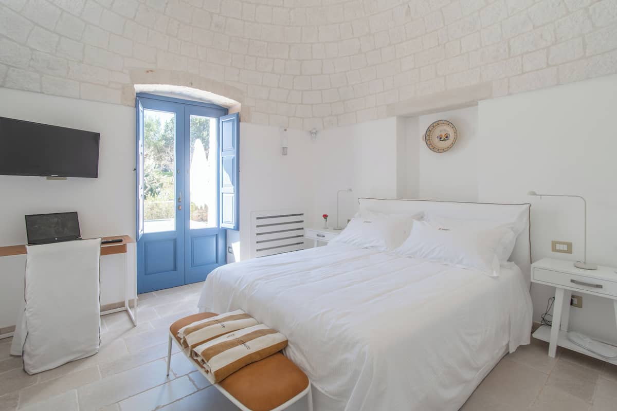 ملاءات إيطالية من طراز فريتي وأغطية فراش متميزة وألحفة محشوة بالريش