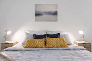Iron/ironing board, free WiFi, bed sheets, wheelchair access - A Modern & Comfy Studio Next to Darling Harbour (Sydney)