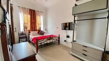 3 bedrooms, iron/ironing board, free WiFi, bed sheets