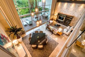 Televisio, takka, työhuone