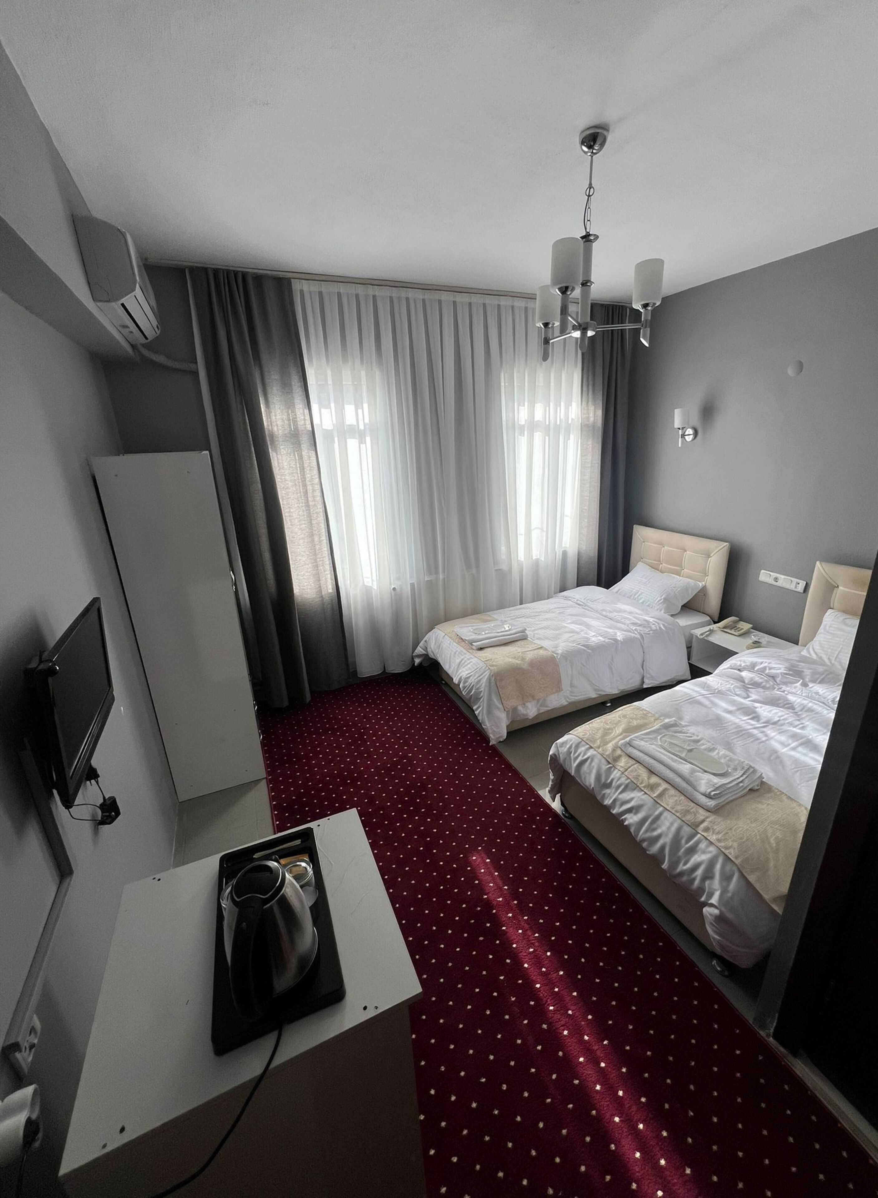 Classic Room | Minibar, free WiFi, bed sheets