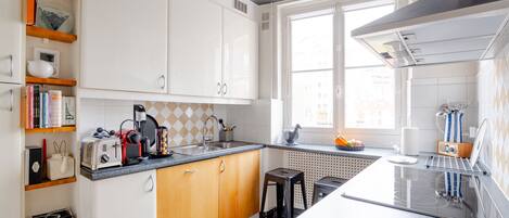 Fridge, microwave, oven, dishwasher