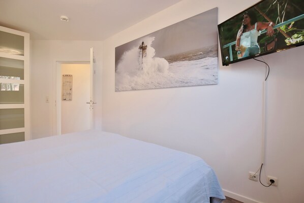 1 bedroom, iron/ironing board, free WiFi