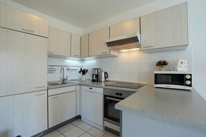 Stovetop, dishwasher, coffee/tea maker, toaster