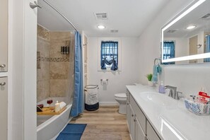 Bathroom - Poker table+Water Front+BBQ+Arcade+Hammock+Ping Pong+Pancakes+Coffee (Rockport)