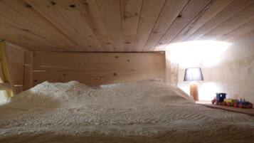 2 bedrooms, travel crib, free WiFi, bed sheets