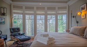 3 bedrooms, desk, iron/ironing board, WiFi