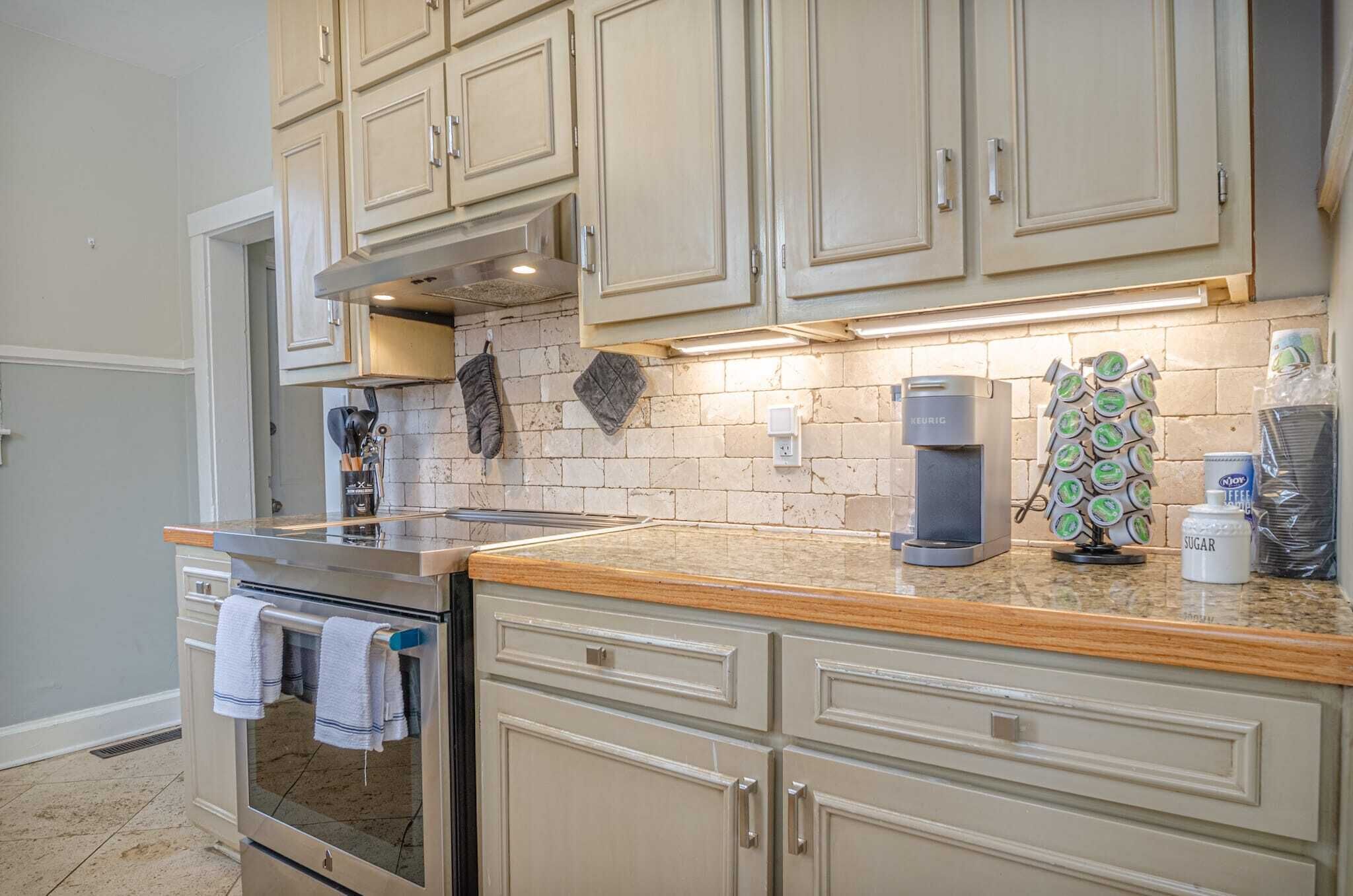 Fridge, oven, stovetop, dishwasher