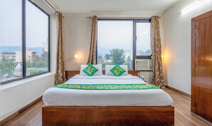 Deluxe Room | In-room safe, desk, iron/ironing board, free WiFi