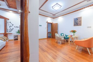 Desk, soundproofing, free WiFi - Easy House (Zhangjiajie)